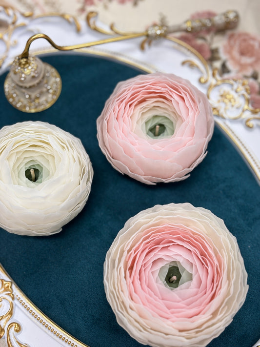 Pre-made candle - Ranunculus candle white/pink unscented