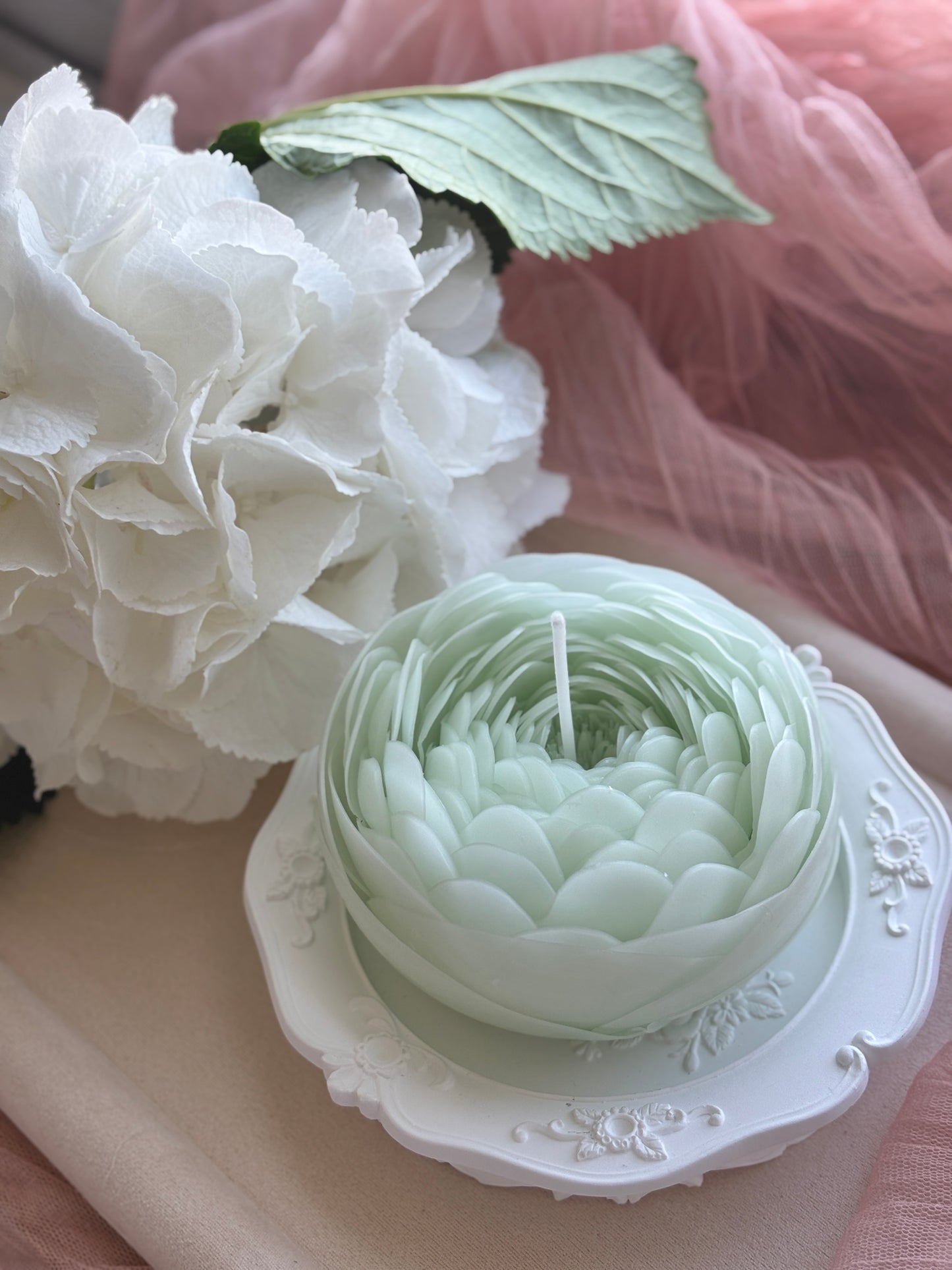 Unscented - light green peony candle